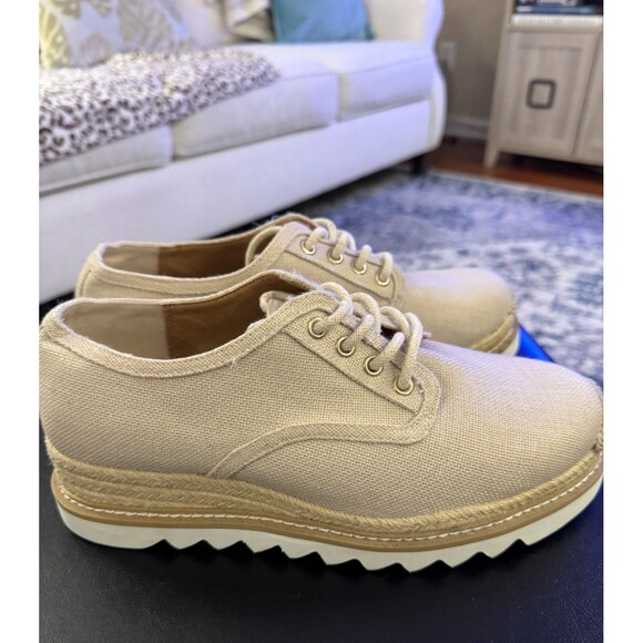 NWT Torrid Laceup Oxford Shoes Women's Beige Natural Sz 9.5W  Travel Office Work - Picture 1 of 11